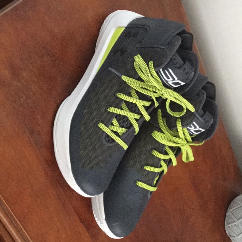 UA Men’s Wardell SC Curry basketball sneakers 7.5